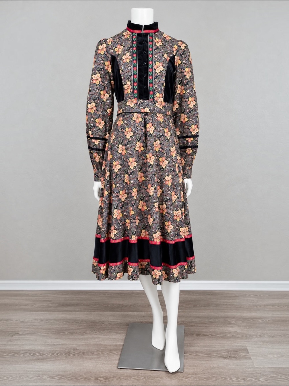 Vintage 1970s Gunne Sax Black Floral Prairie Midi Dress Velvet Trim Size 9 XXS